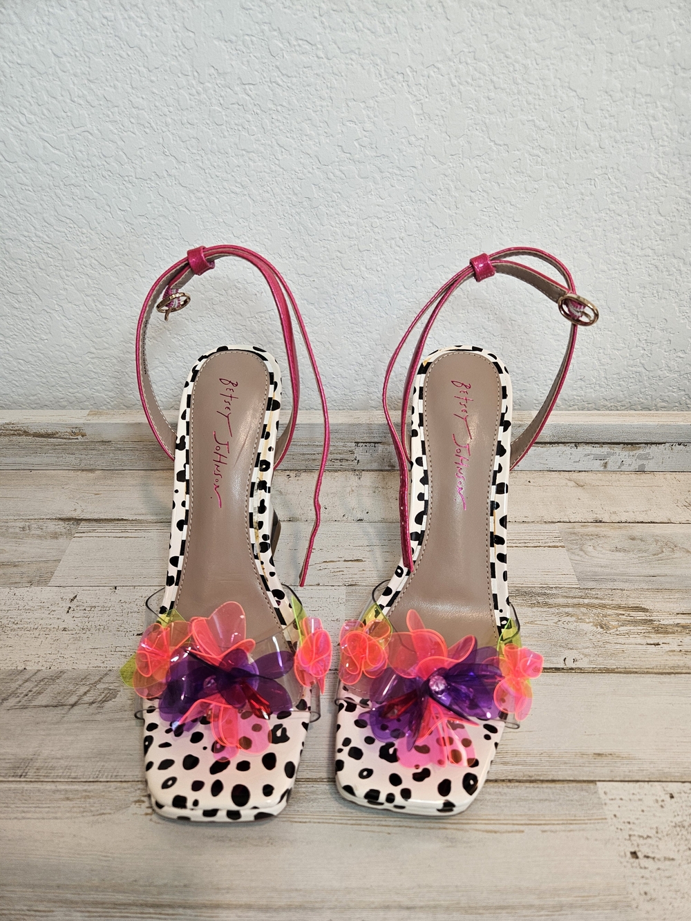Betsey Johnson Size 8M Leopard Print Heels Neon Floral Ankle Strap Sandals
